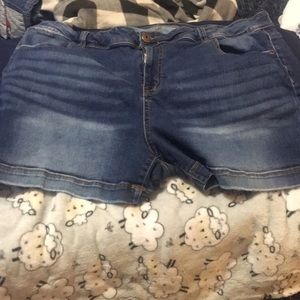EUC Maurice’s size 22w shorts.
